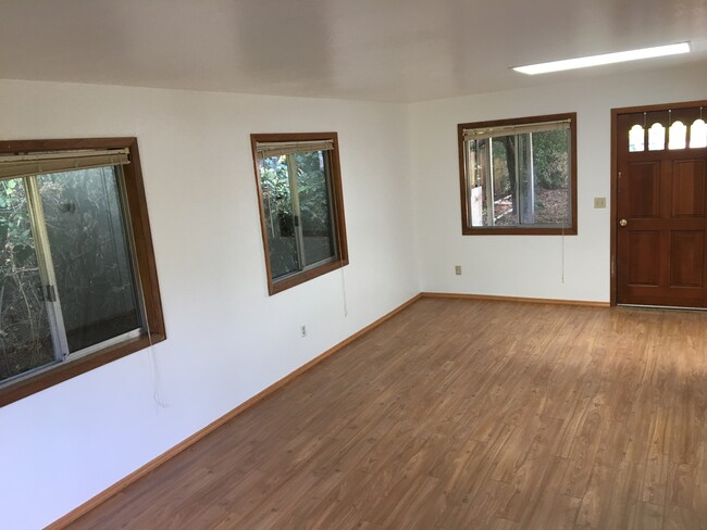 Living room with a skylight - 4219 Colver Rd