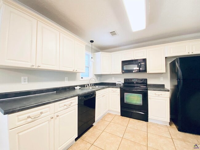 Building Photo - 202 Chimney Rock Rd