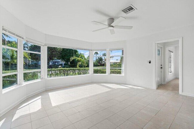 Building Photo - 325 Inlet Way