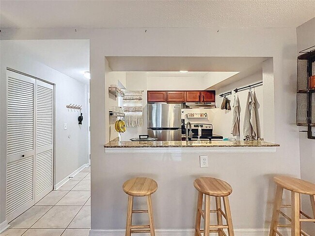 Building Photo - 406 S Cedar Ave