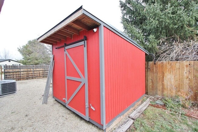 Building Photo - Fantastic Private Oasis in South East Boise!! 6 Month Lease!!