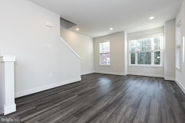 Building Photo - 12731 Vuillard St