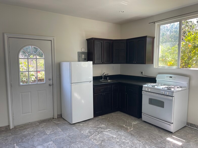 Building Photo - 1047 26th St