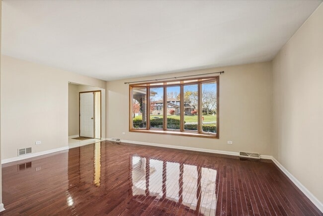 Building Photo - 9S525 Allison Ct