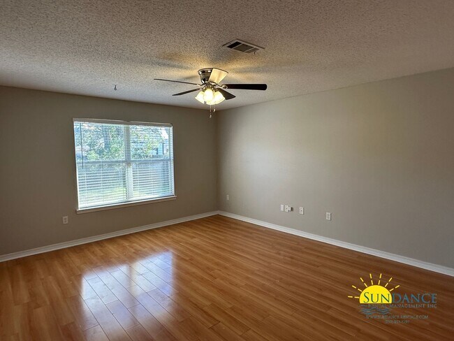 Building Photo - Beautiful 4 Bedroom Home in Navarre!