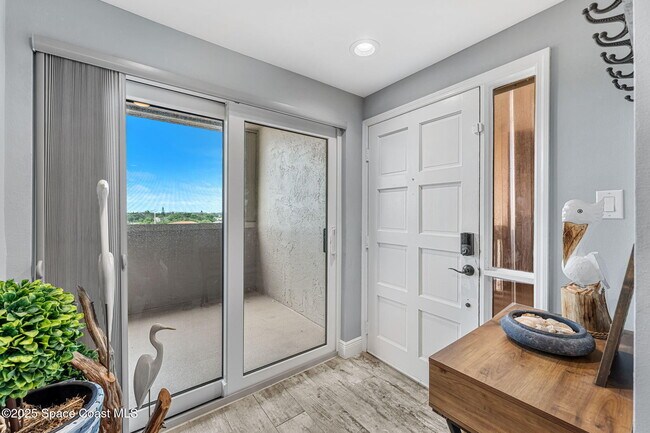 Building Photo - 995 N Hwy A1A