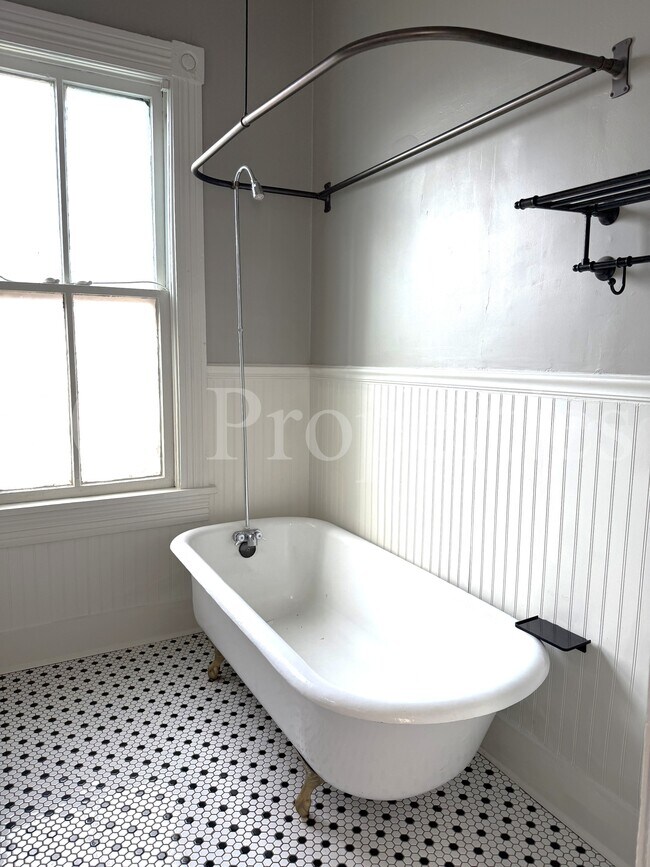 Building Photo - 59 S Cox St