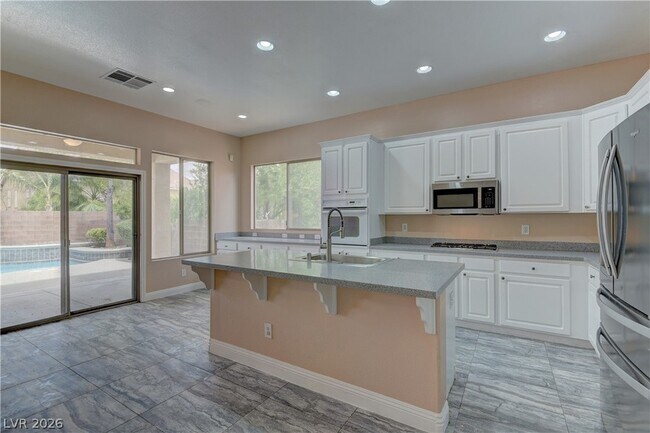 Building Photo - 5862 Bluthe Bridge Ave