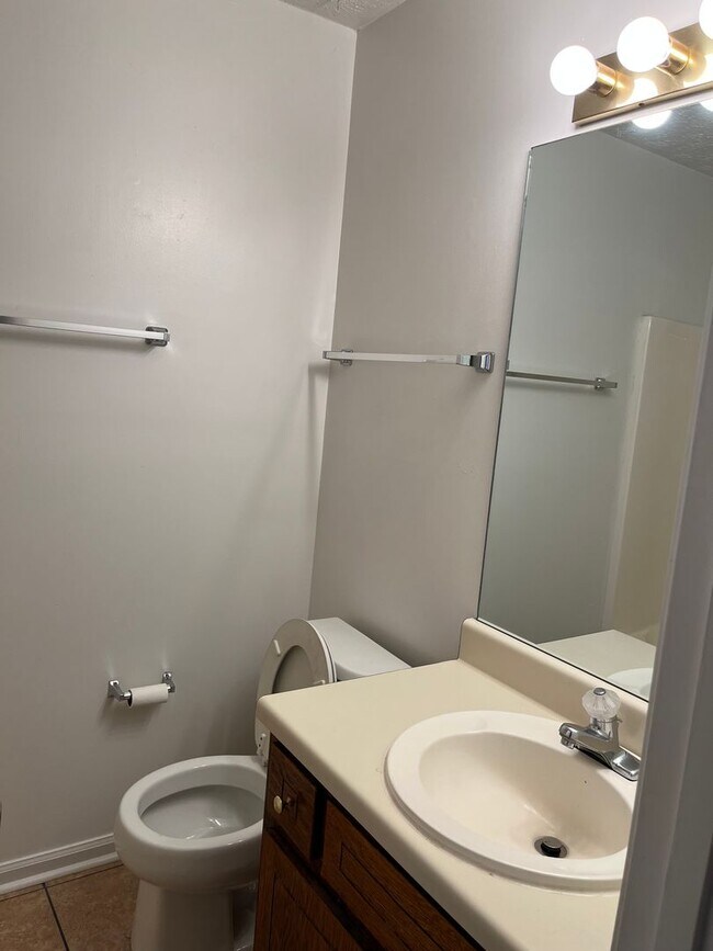 Building Photo - 5409 Sugarmill Dr