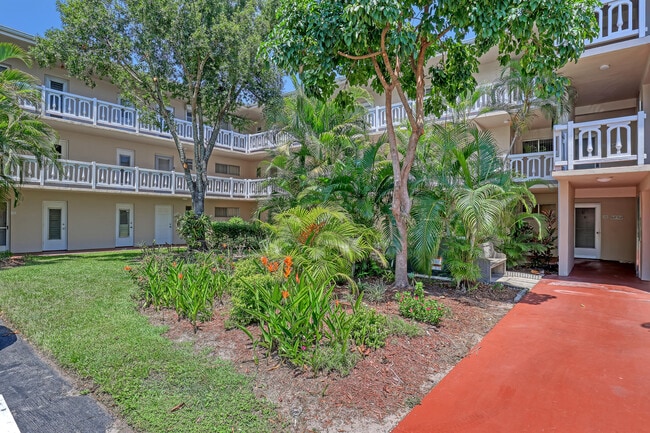 Building Photo - 2687 Garden Dr N