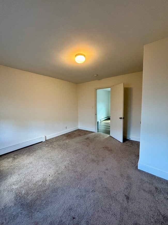 Building Photo - 77 Laverack Ave