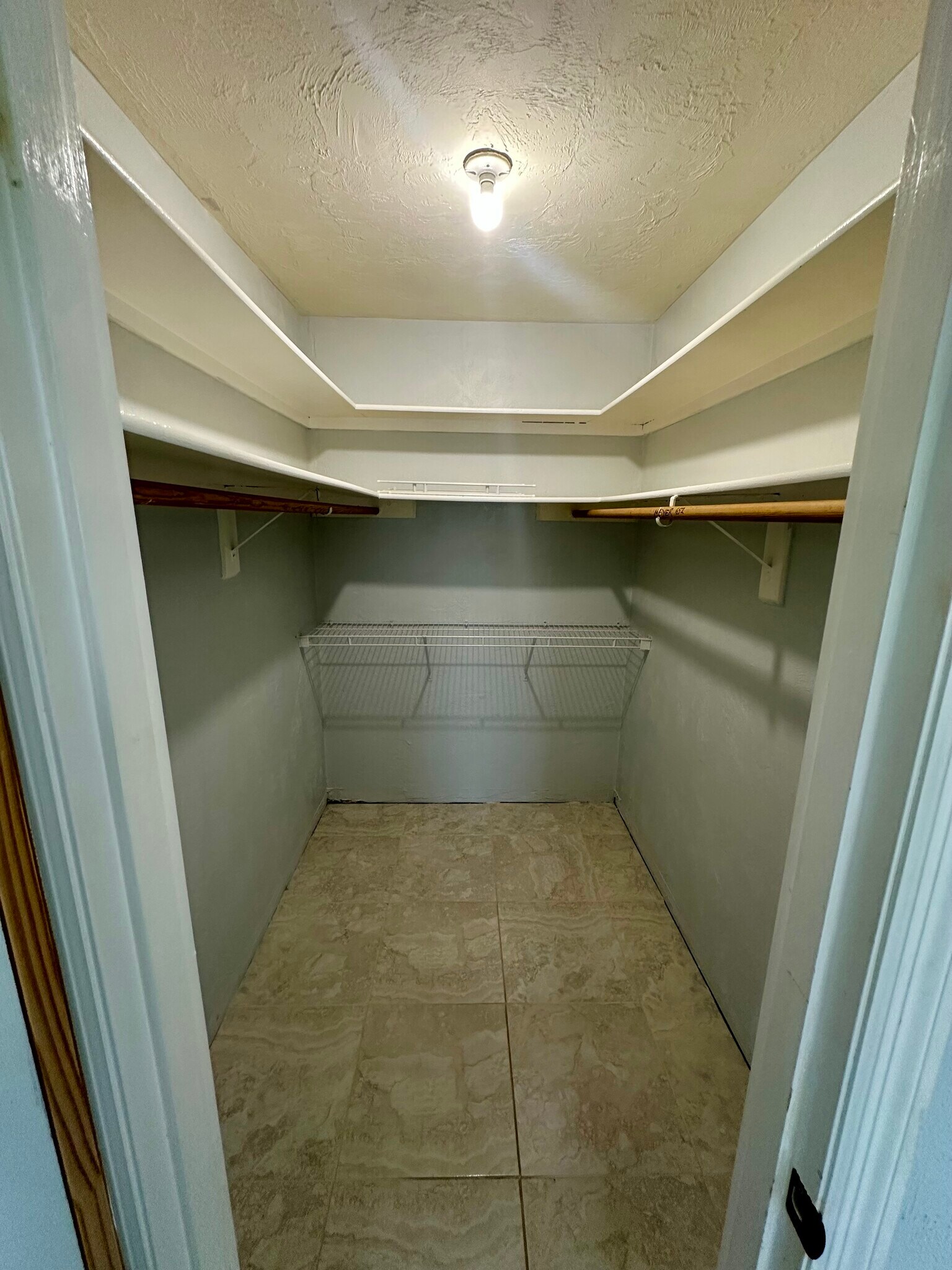 Walk in closet for primary - 108 Pinion Cir