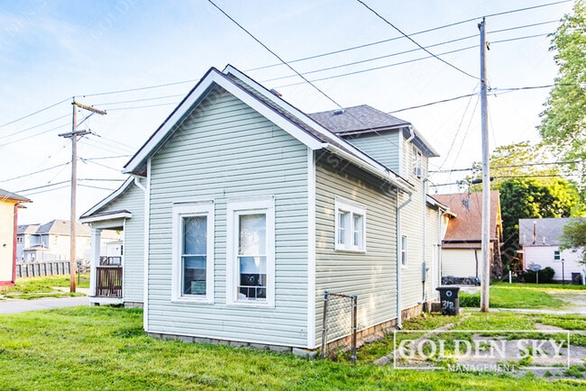 Building Photo - 312 S Gharkey St