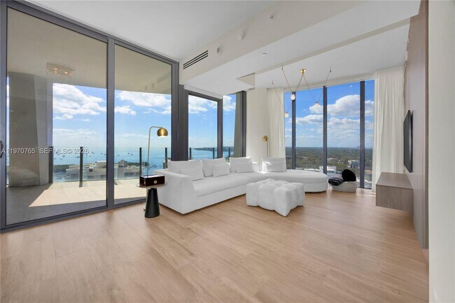 Building Photo - 2831 S Bayshore Dr