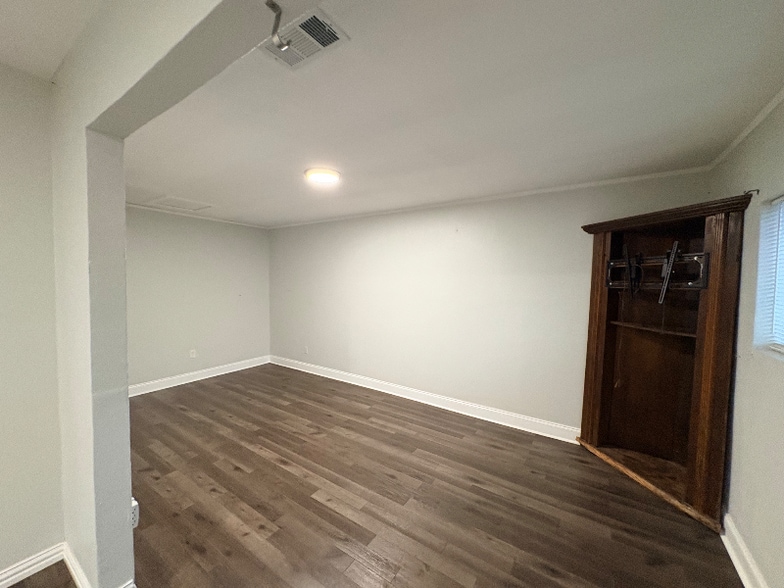 Building Photo - 710 McDivitt Dr