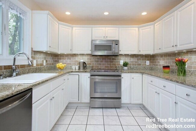 Building Photo - 121 Nonantum St