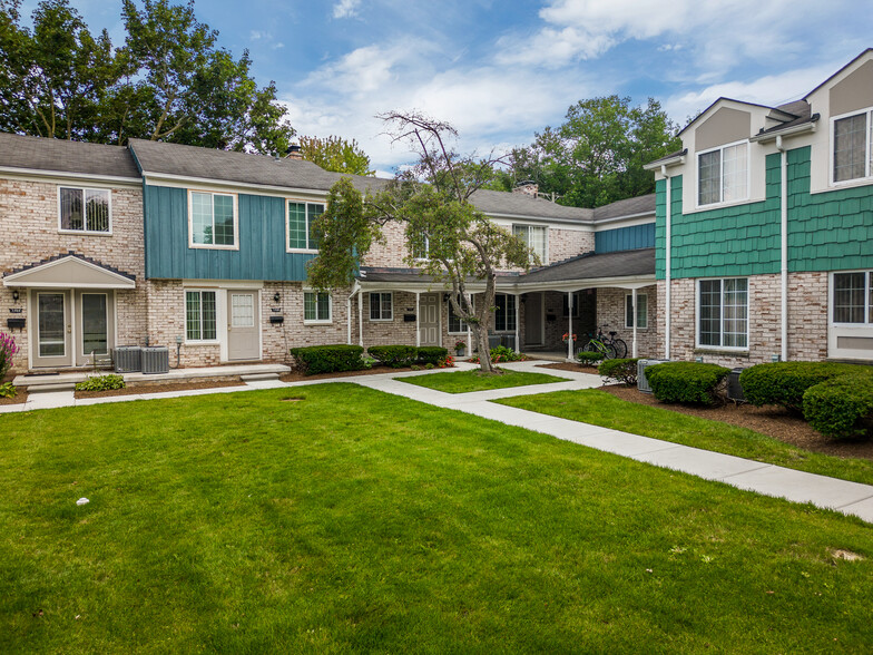 Building Photo - Edgewood Court North