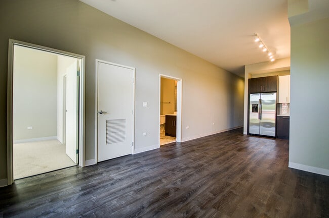 Building Photo - 851 W Grand Ave