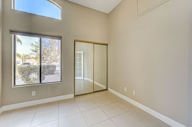 Building Photo - 3 bedroom single story in Henderson!
