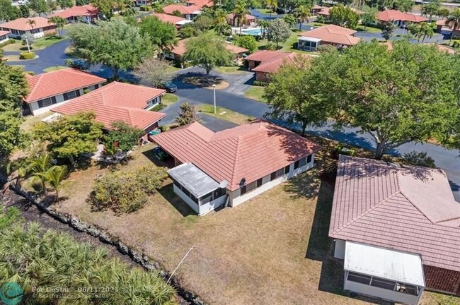 Building Photo - 9089 Thunderbird Dr