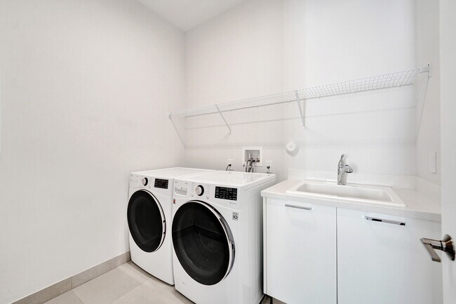 Building Photo - 5928 Brookfield Cir