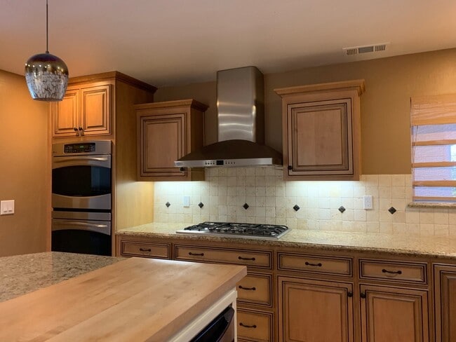 Building Photo - 3973 Loganberry Dr
