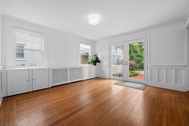 Building Photo - 20 Tenmore Rd