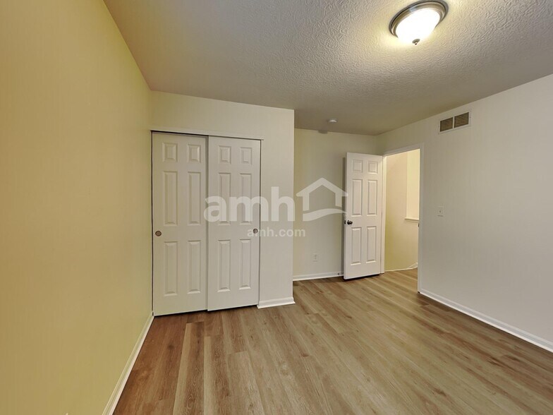 Building Photo - 403 Hobart St