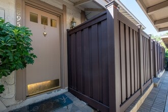 Building Photo - 28955 Oak Creek Ln