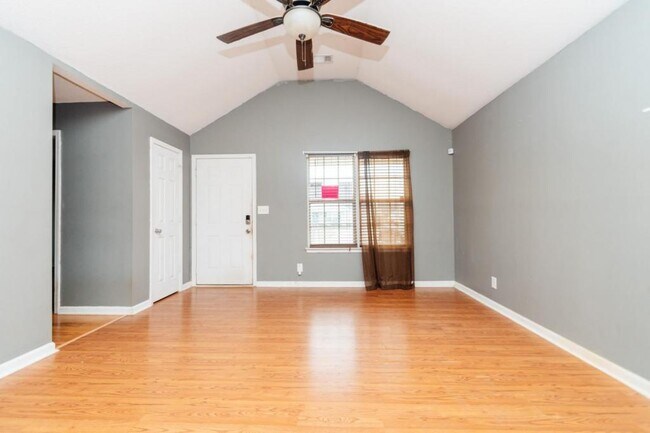 Building Photo - 132 Coronation Dr