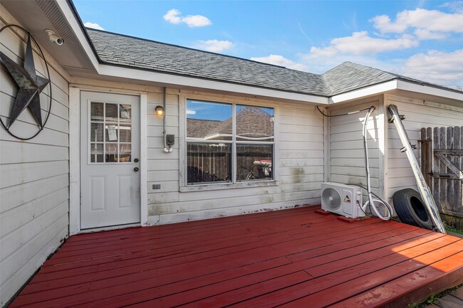 Building Photo - 6443 Mountain Pines Ln