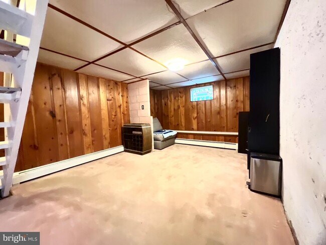 Building Photo - 303 Willow Ave