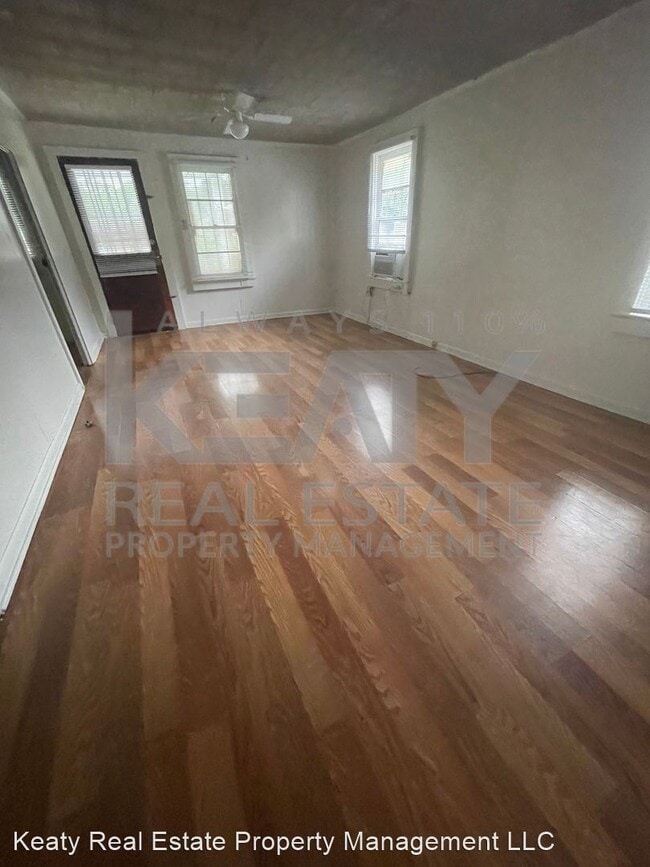 Building Photo - 2 br, 1 bath House - 313 W Gilman Road