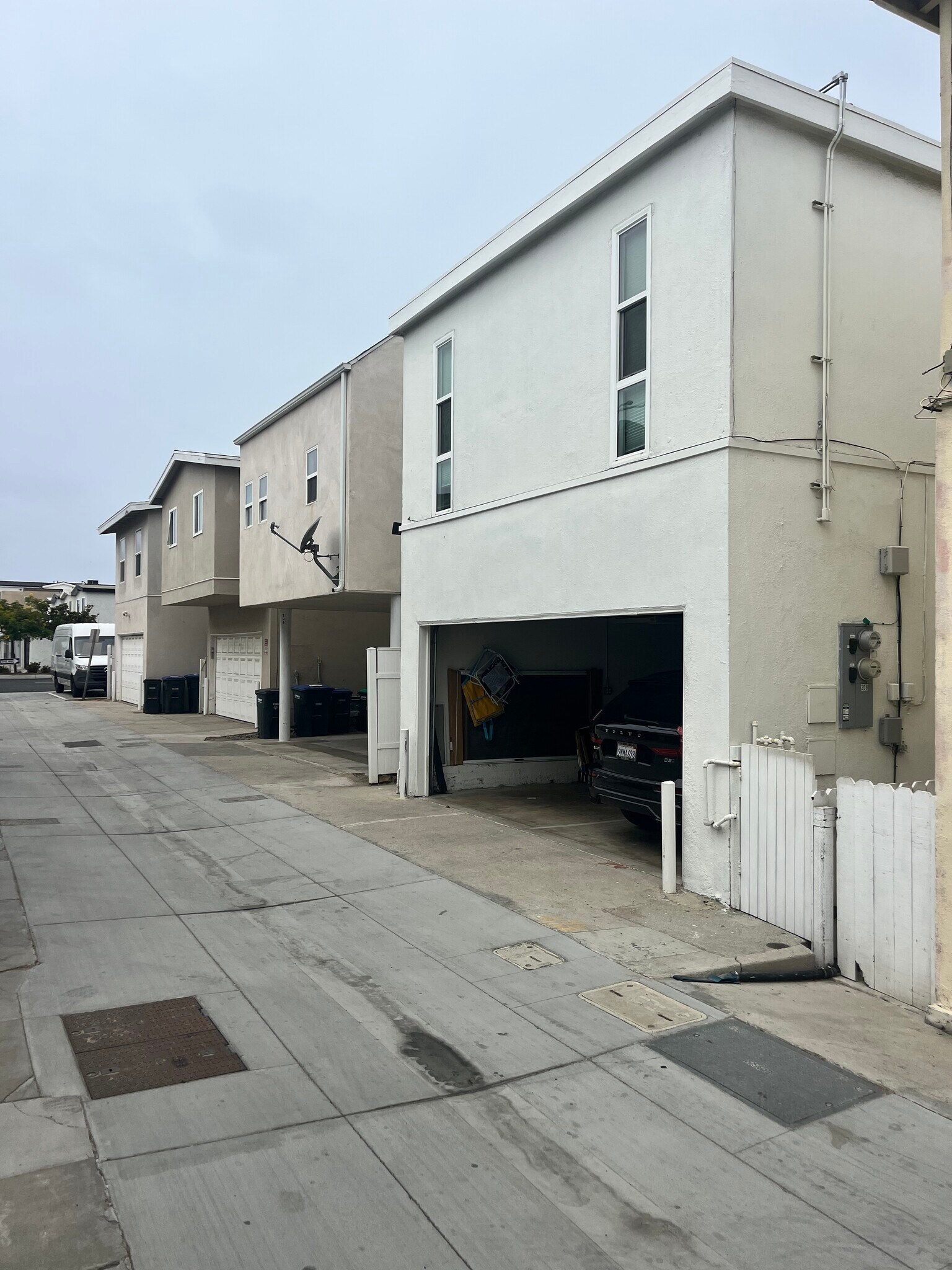 Building Photo - 208 30th St