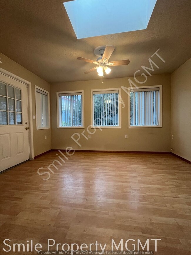 Building Photo - single house