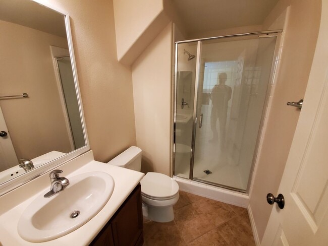 Building Photo - Spacious 4 Bedroom 3 Bath Two Story Riverp...