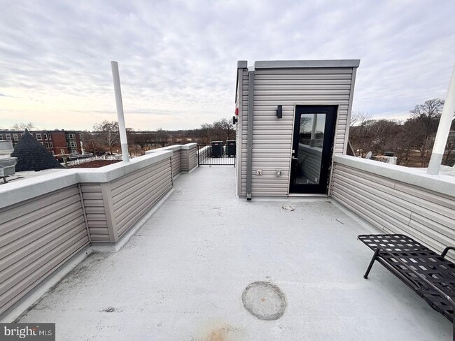 Building Photo - 3255 Ridge Ave