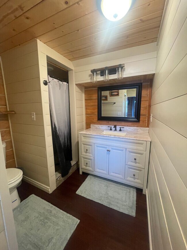 Building Photo - Amazing custom built Alaskan Log home acro...