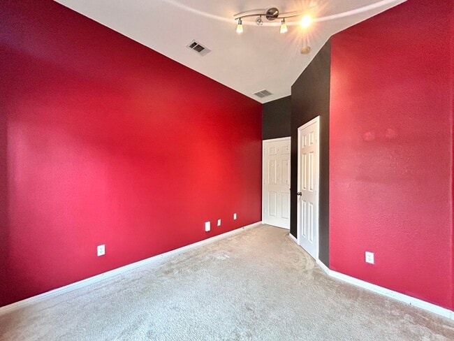 Building Photo - 1709 Bush Coat Ln