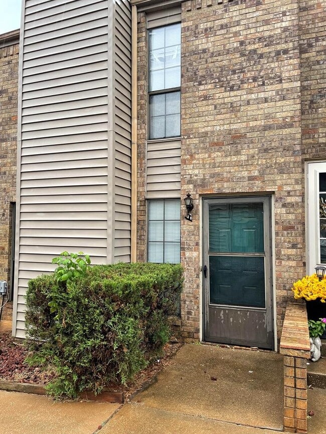 Building Photo - 3230 Pearl St