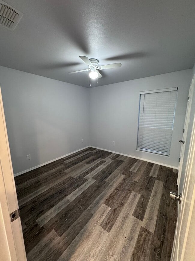 Building Photo - 1106 N Englewood Ave