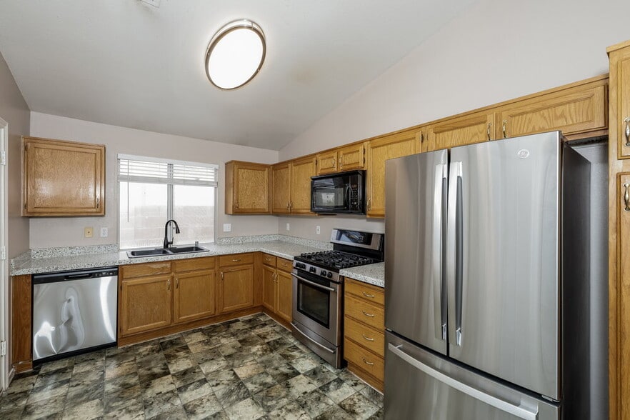 Building Photo - 6125 Wild Berry Dr