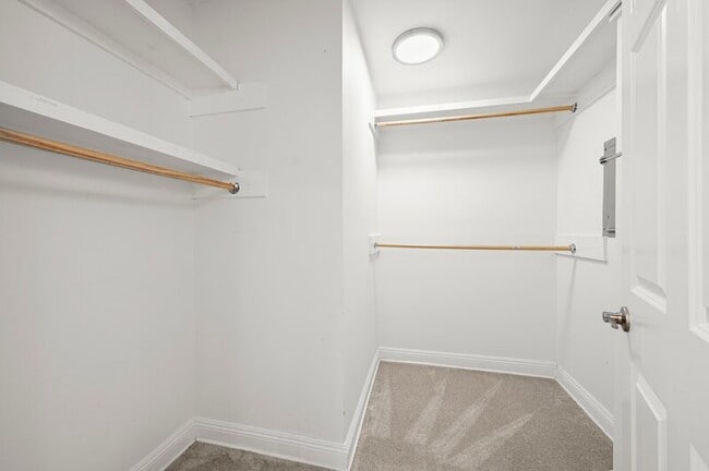 Building Photo - 5475 S Ridge Dr