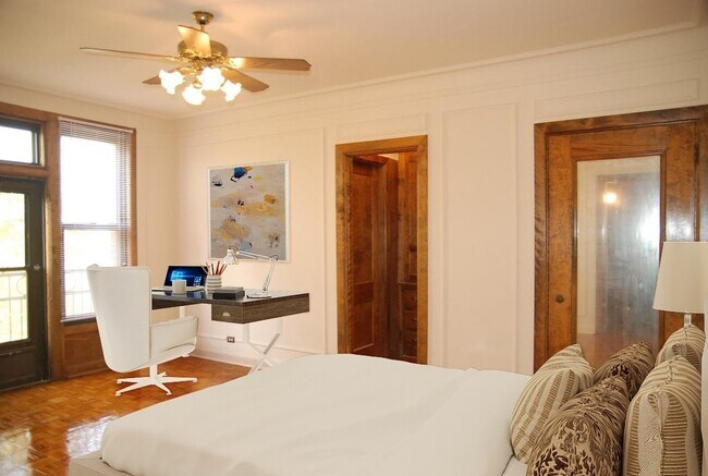 Interior Photo - 530 W. Diversey