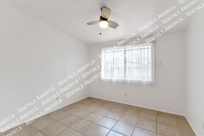 Building Photo - 803 E Holaway Dr