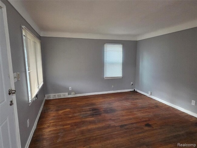 Building Photo - 12217 Plainview Ave