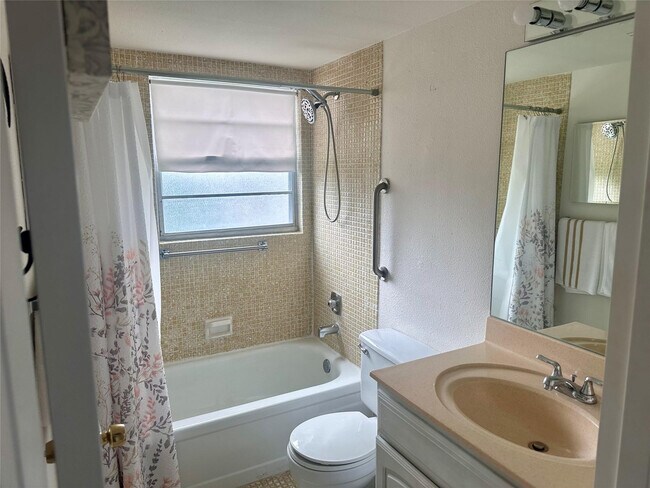 Building Photo - 200 Mansfield F