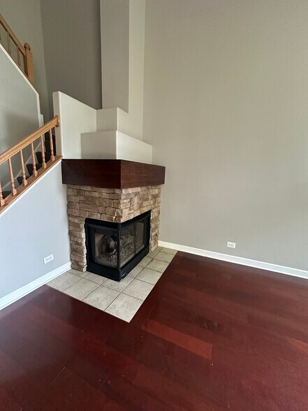 Building Photo - 2060 Waverly Ln