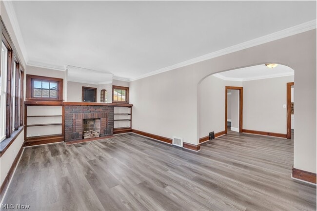 Building Photo - 10602 Langton Ave