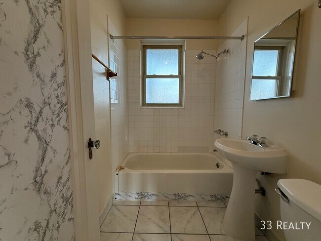 Building Photo - 2751 N Lavergne Ave